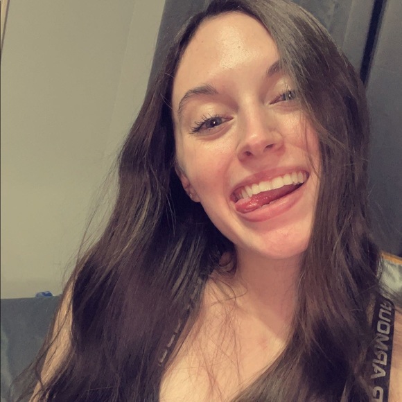 Meet your Posher, Hayli! - Picture 2 of 4